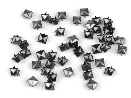 Nerūsējošā tērauda apģērba piramīdas smailiņas 7x7mm (uz vietas)