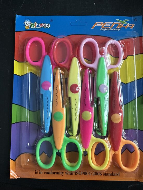 Bērnu šķēres ar radošu viļņojumu un zobiņiem 13 cm komplekts 6 šķēres