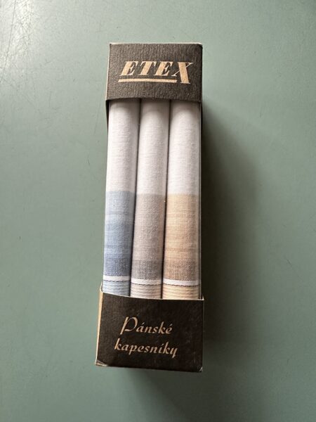 Kabatas lakatiņi / Dāvanu kaste (uz vietas)