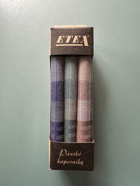 Kabatas lakatiņi / Dāvanu kaste (uz vietas)