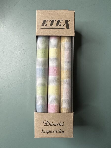 Kabatas lakatiņi / Dāvanu kaste (uz vietas)