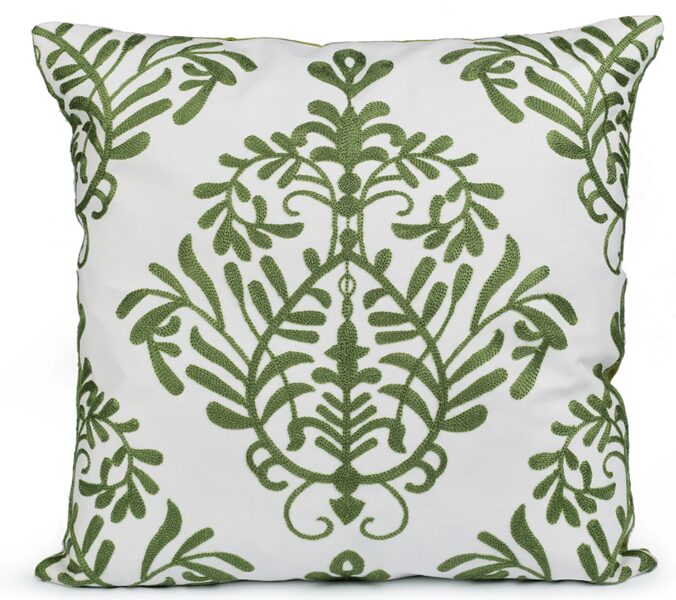 Spilvendrāna ar izšūtiem ornamentiem 45x45cm