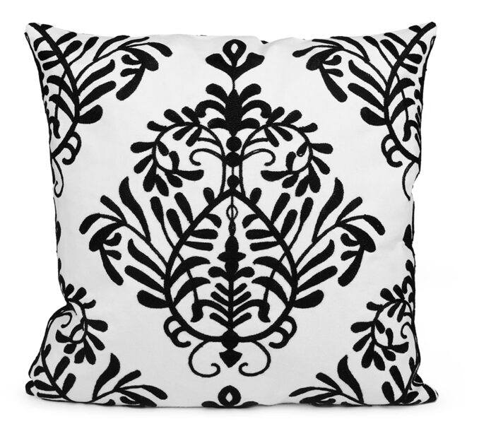 Spilvendrāna ar izšūtiem ornamentiem 45x45cm